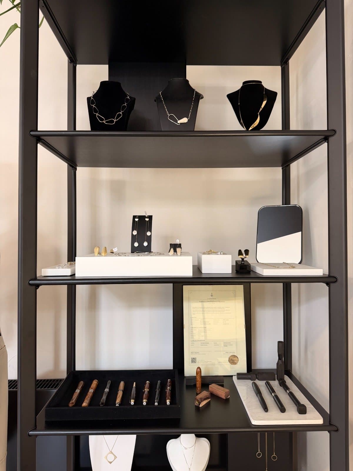 MONOM display with LIGNORAE writing instruments and design objects